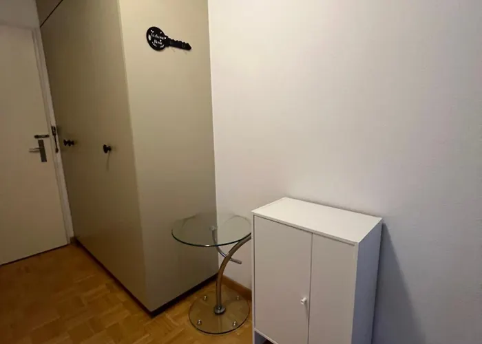 Warm Centrally Located And Quiet In Lägenhet *